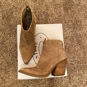 Alert booties tan suede